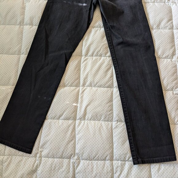Black Levi's Mid-Rise Skinny - Picture 3 of 7